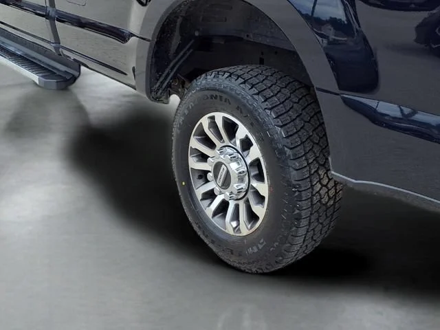 Used 2021  Ford XL image 21
