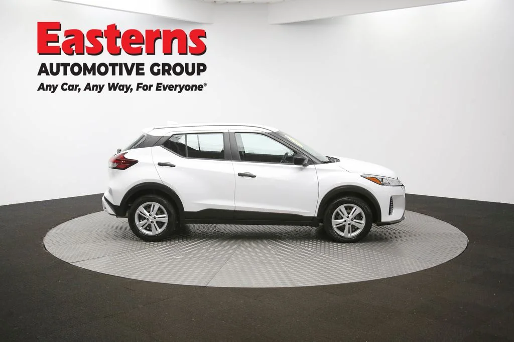Used 2022 White Nissan S image 45