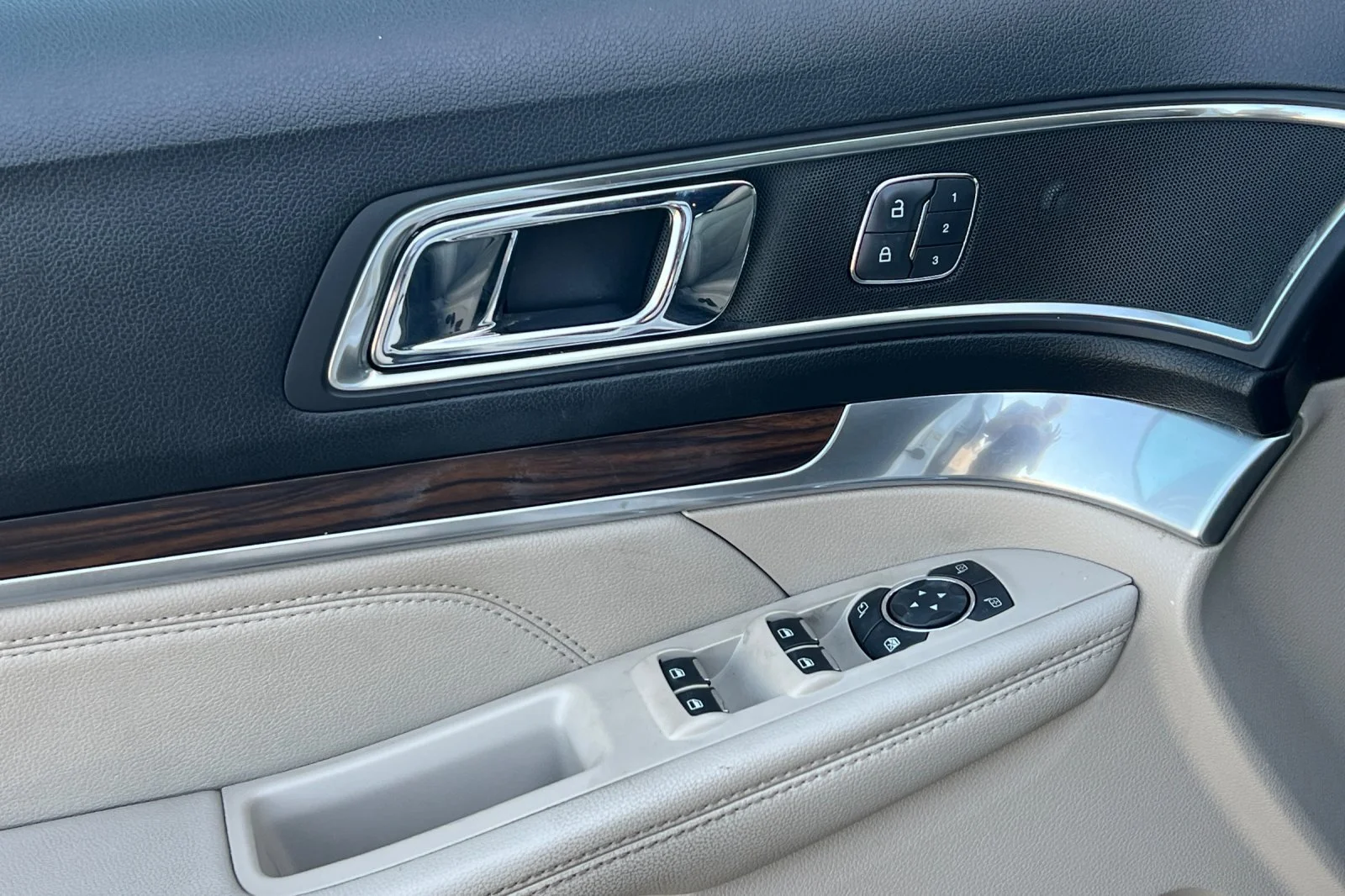 Used 2019 White Ford Limited image 11