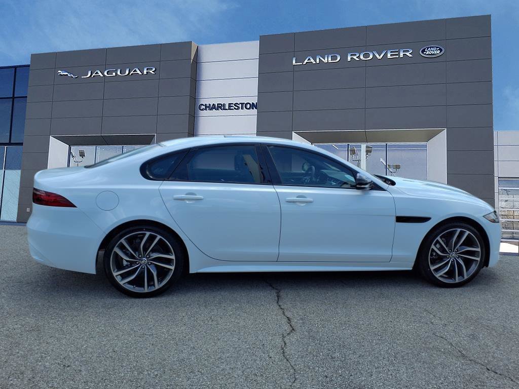Certified Used 2024 Fuji White Jaguar R-Dynamic SE image 6