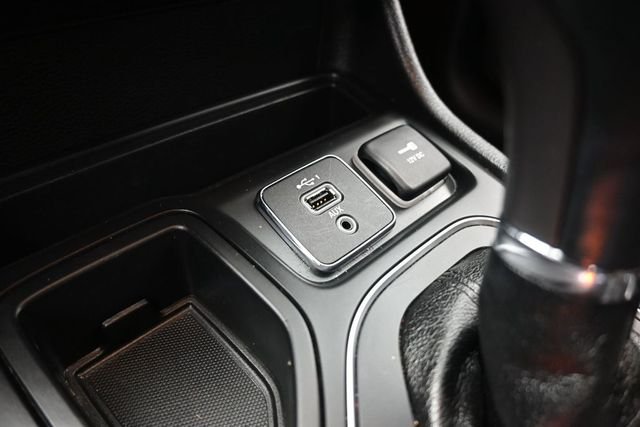 Used 2020 White Jeep Latitude Plus image 9