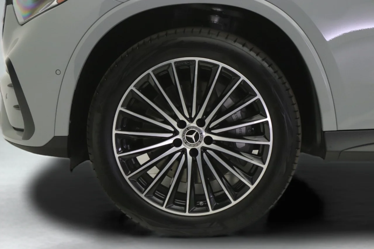 New 2027 MANUFAKTUR Alpine Grey Mercedes-Benz 300 Coupe 4MATIC® image 6