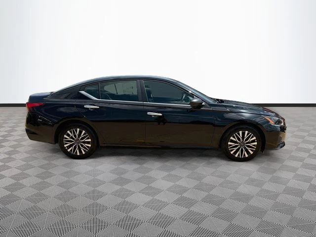 Used 2025 Black Nissan 2.5 SV image 8