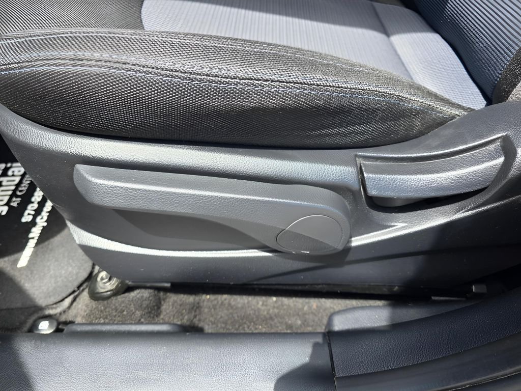 Used 2016 Mineral Silver Kia LX image 23