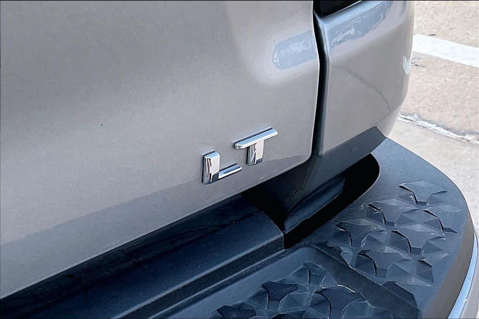 2024 Chevrolet Colorado LT - Photo 11