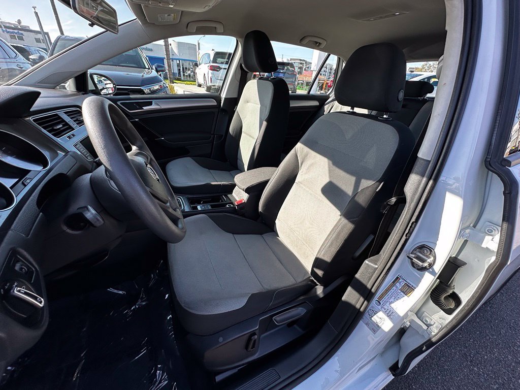 Used 2016 White Volkswagen SE image 23