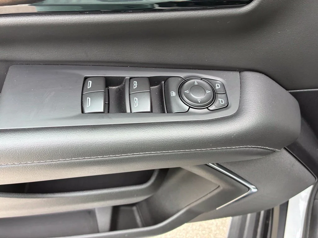 Used 2025 Summit White Chevrolet LT image 91