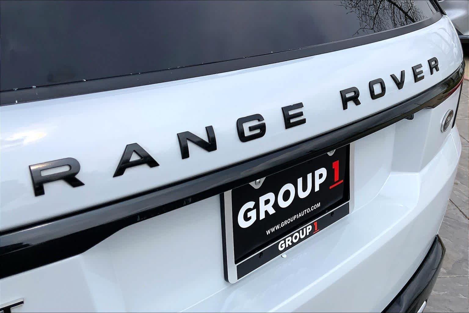 Used 2019 Meribel White Pearl Land Rover Dynamic image 31
