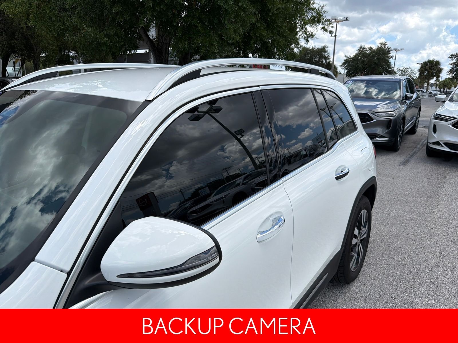Used 2025 Polar White Mercedes-Benz GLB 250 image 12