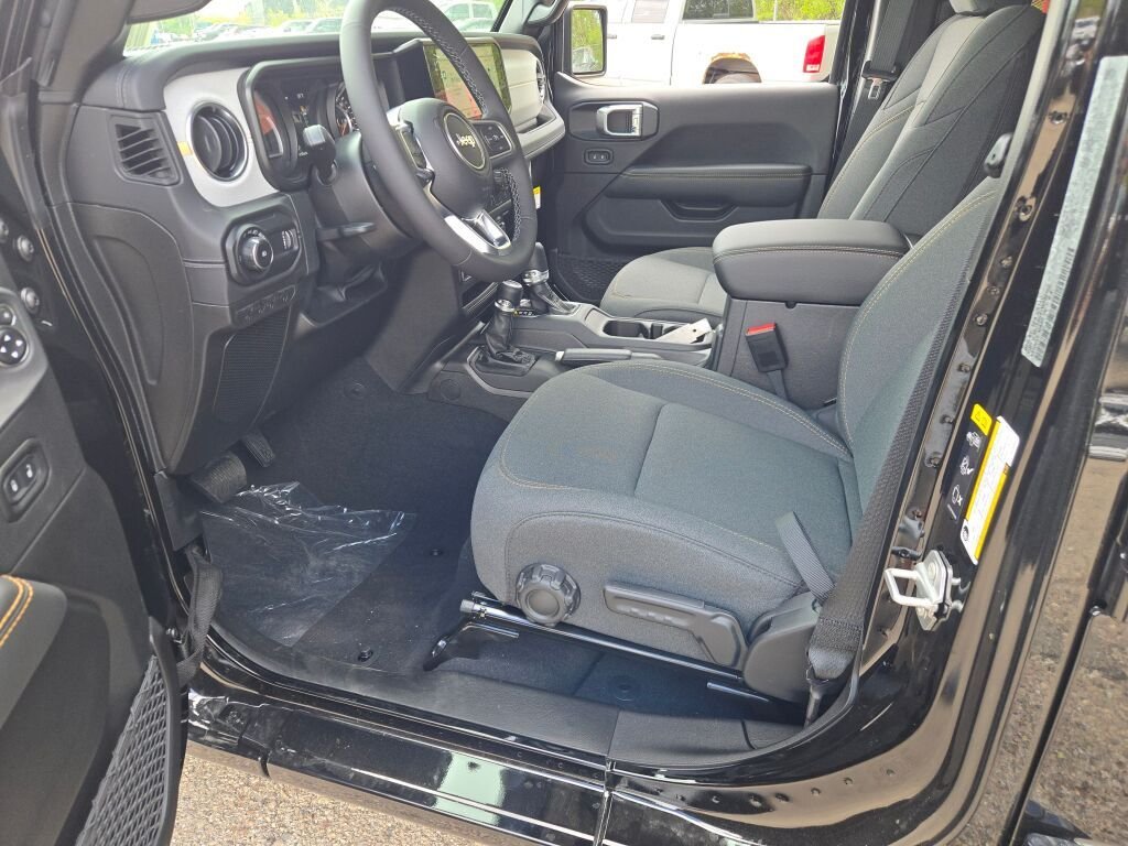 New 2026 Black Clear-Coat Exterior Paint Jeep Sahara image 17
