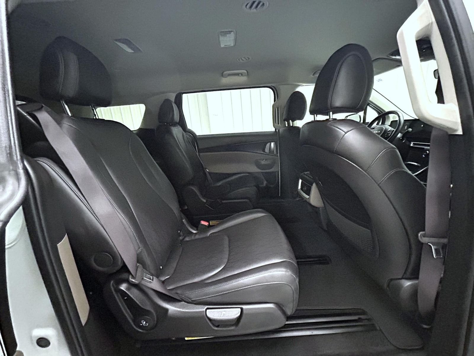Used 2025 White Kia LXS image 20