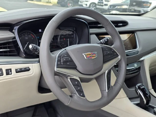 Used 2024 Crystal White Tri-Coat Cadillac Premium Luxury image 29