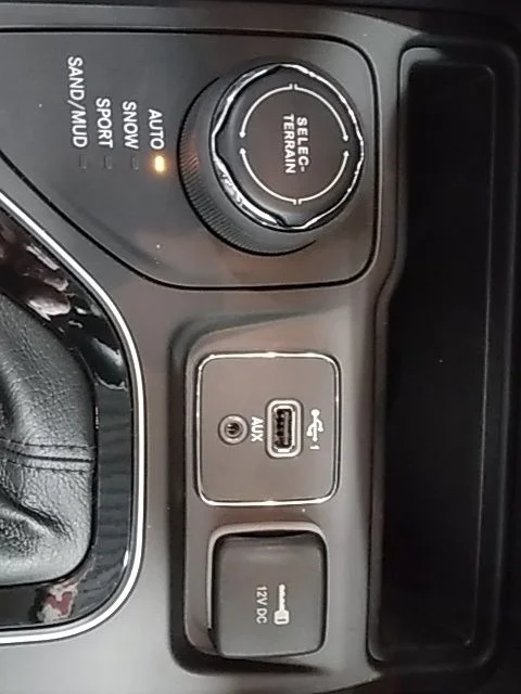 Used 2023 Black Jeep Altitude image 16