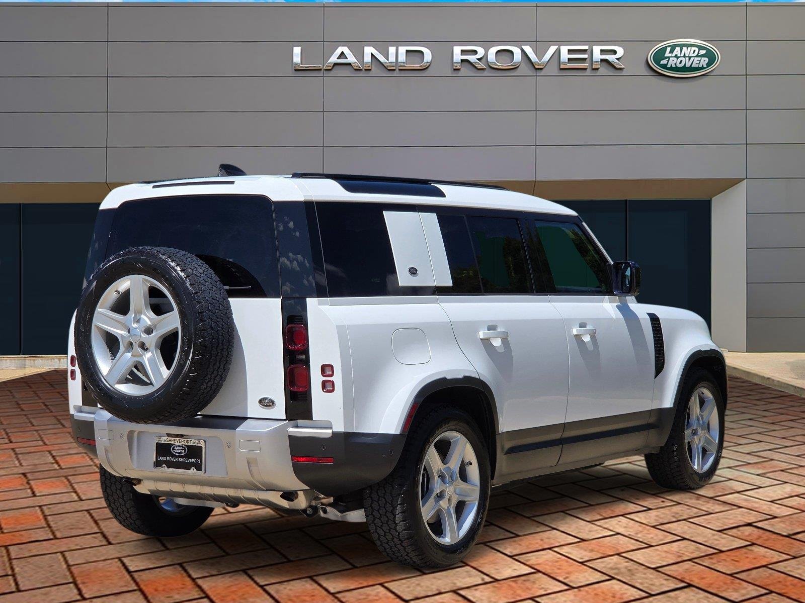 Used 2021 Fuji White Land Rover SE image 4
