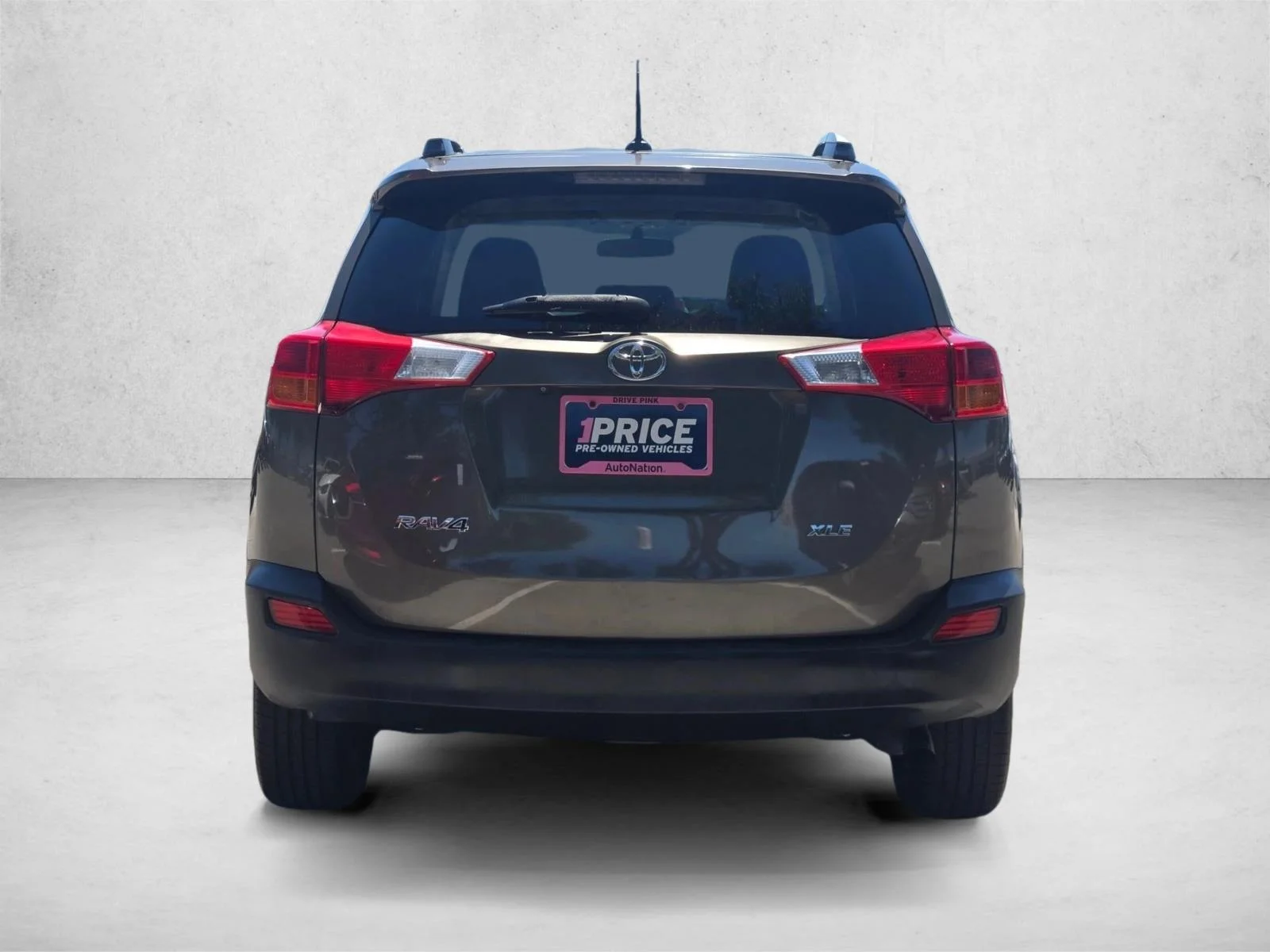 Used 2015 Pyrite Mica Toyota XLE image 8
