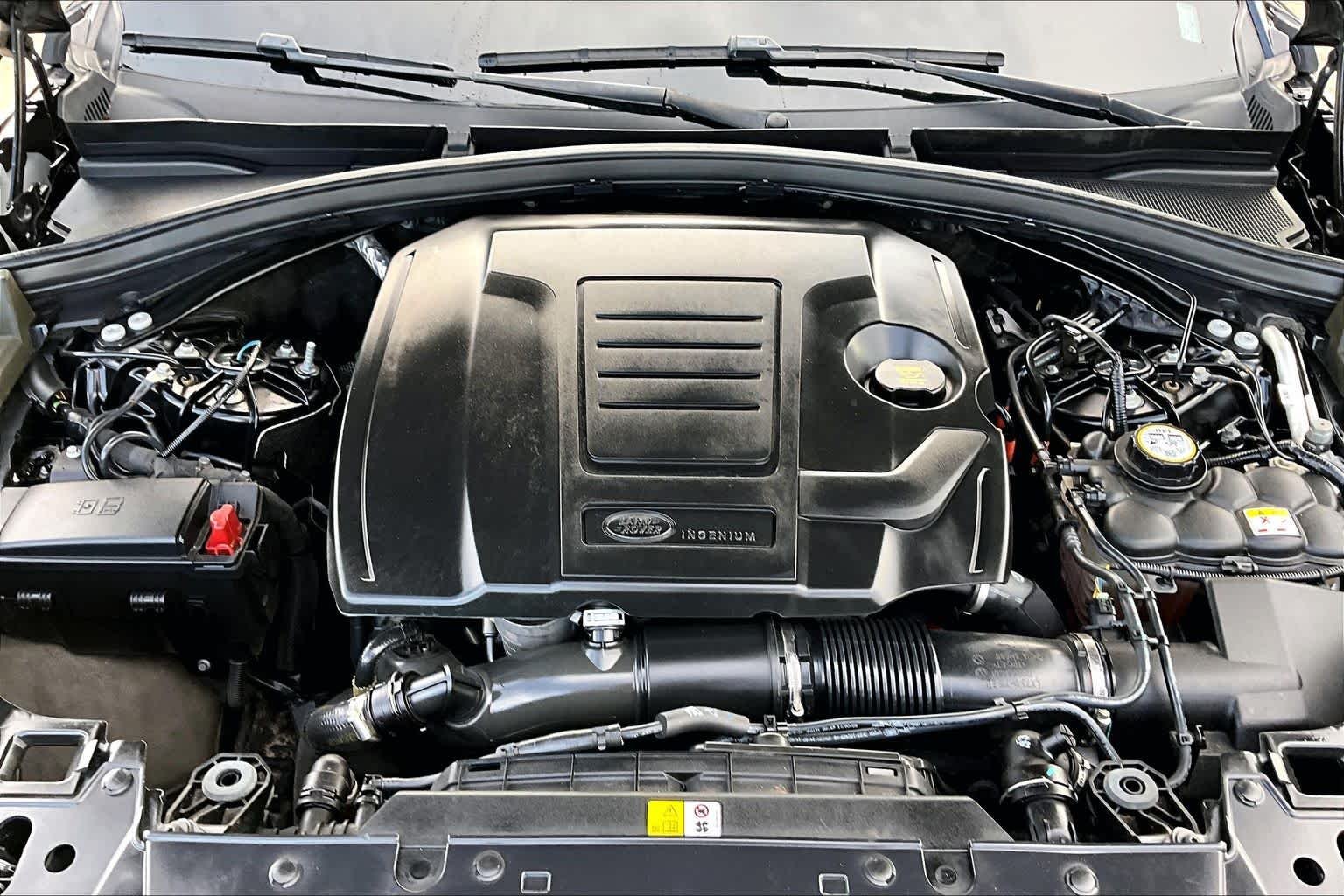 Used 2022 Santorini Black Metallic Land Rover R-Dynamic S image 32