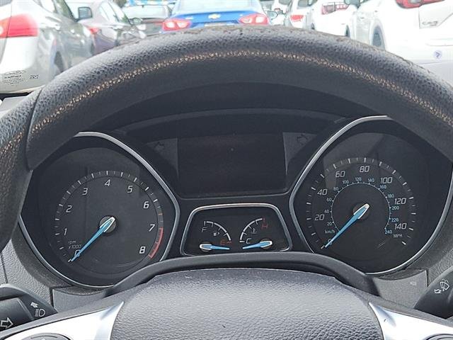 Used 2013 Race Red Ford SE image 9