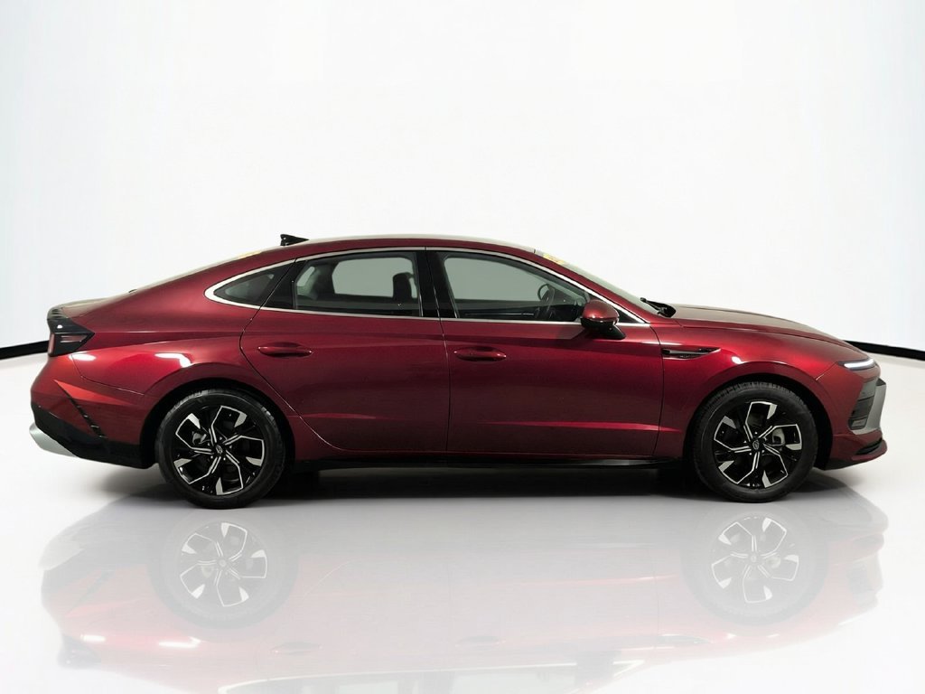 Used 2025 Red Hyundai SEL image 5