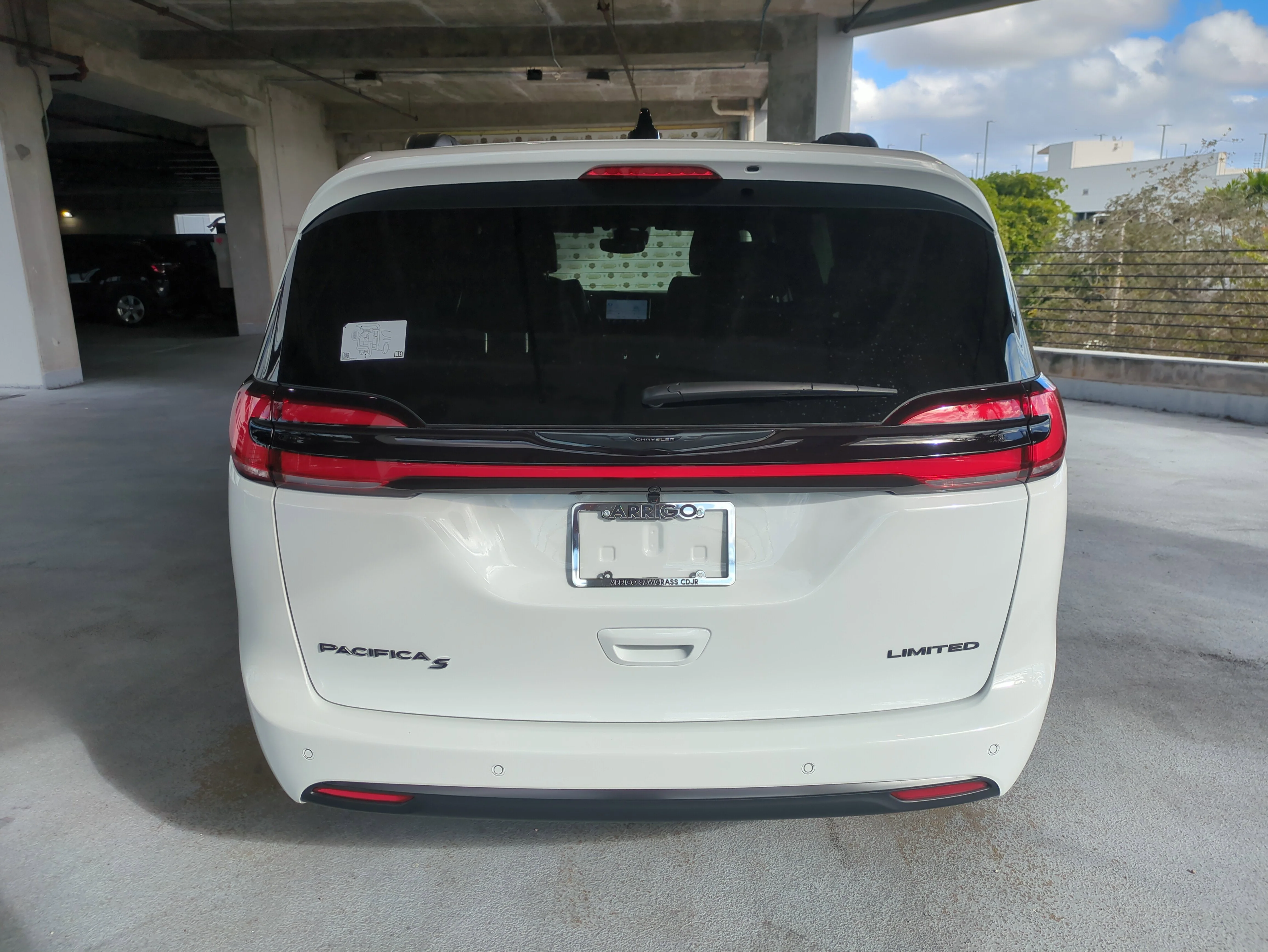 New 2026 Bright White Clear-Coat Exterior Paint Chrysler Limited image 5