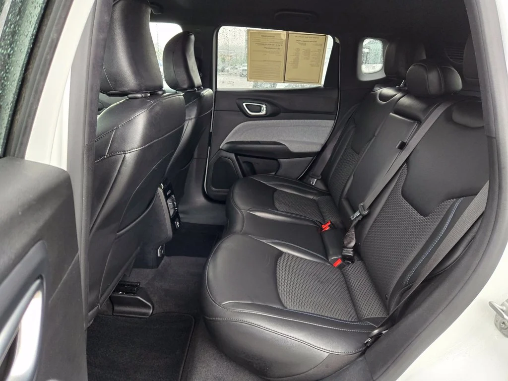 Used 2023 White Jeep Latitude image 27