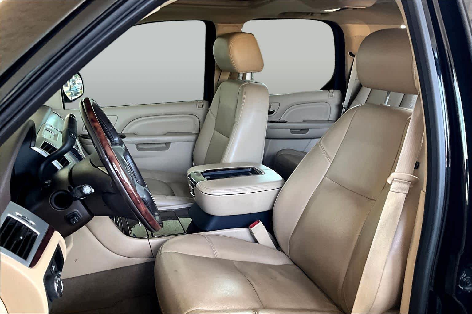Used 2013 Black Raven Cadillac Luxury image 7