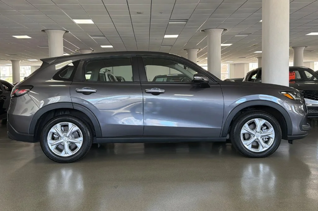 Used 2023  Honda LX image 3