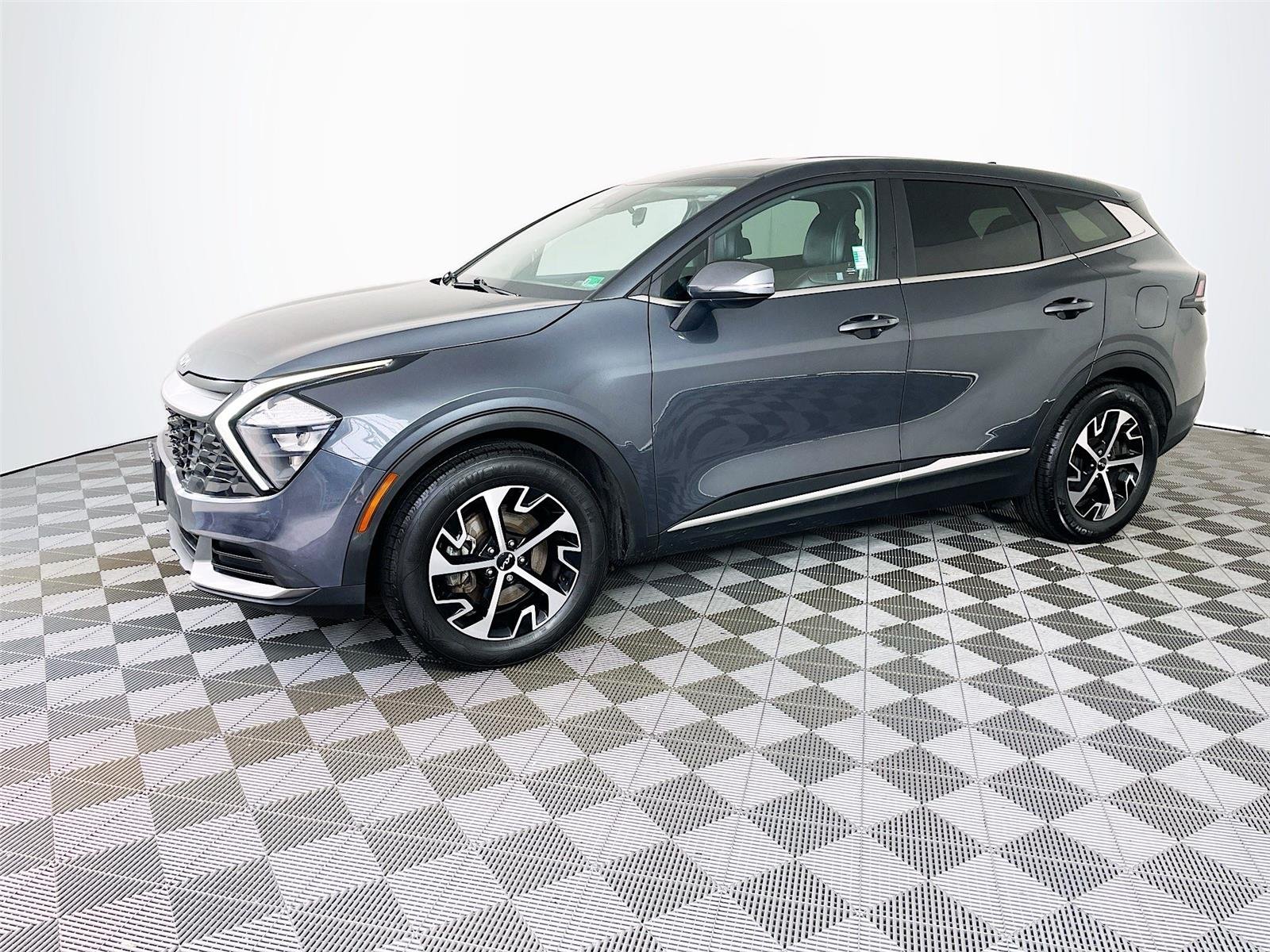 Used 2023 Gravity Gray Kia EX image 4