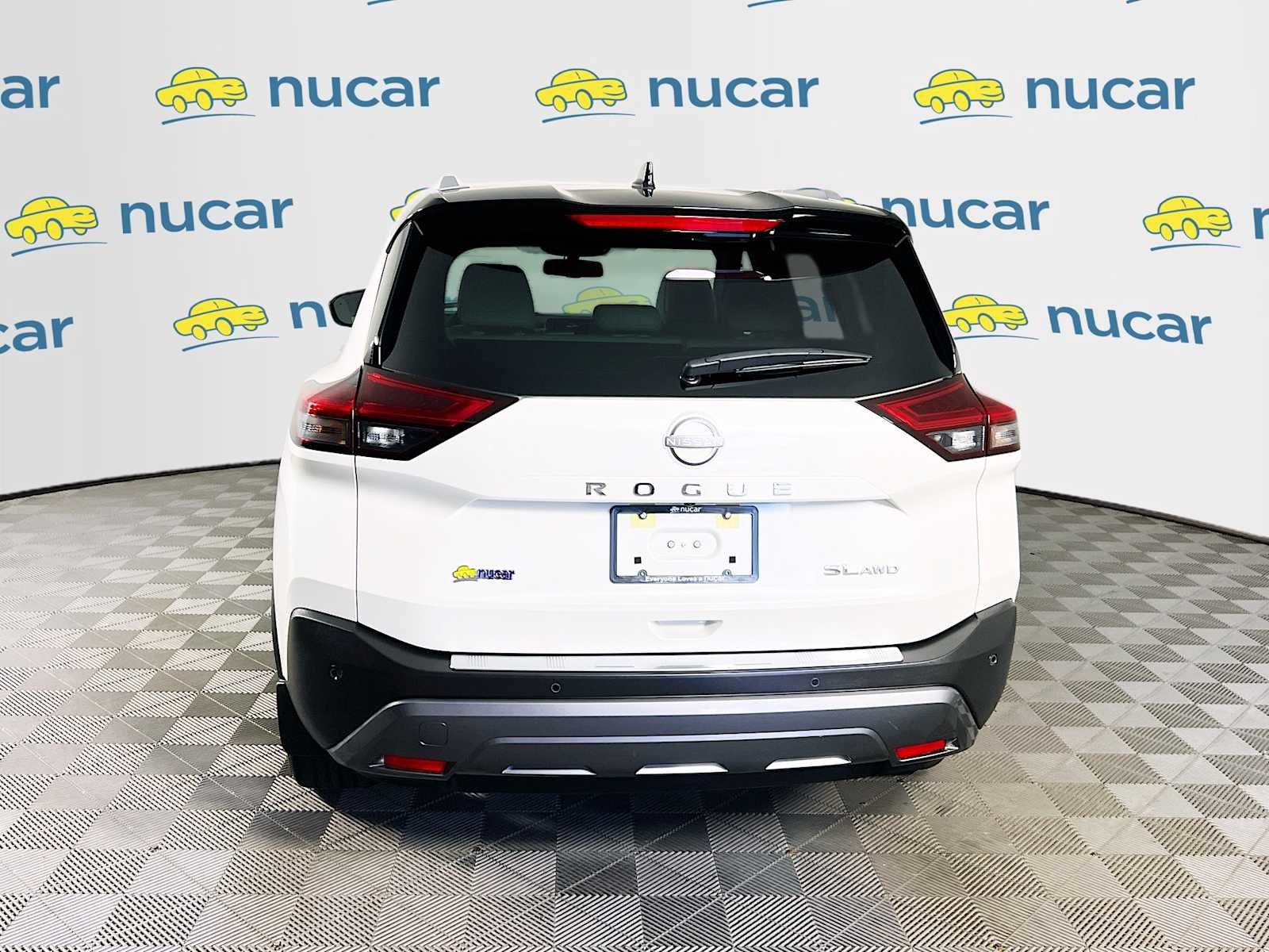 Used 2023 Pearl White Tricoat/Super Black Nissan SL image 6