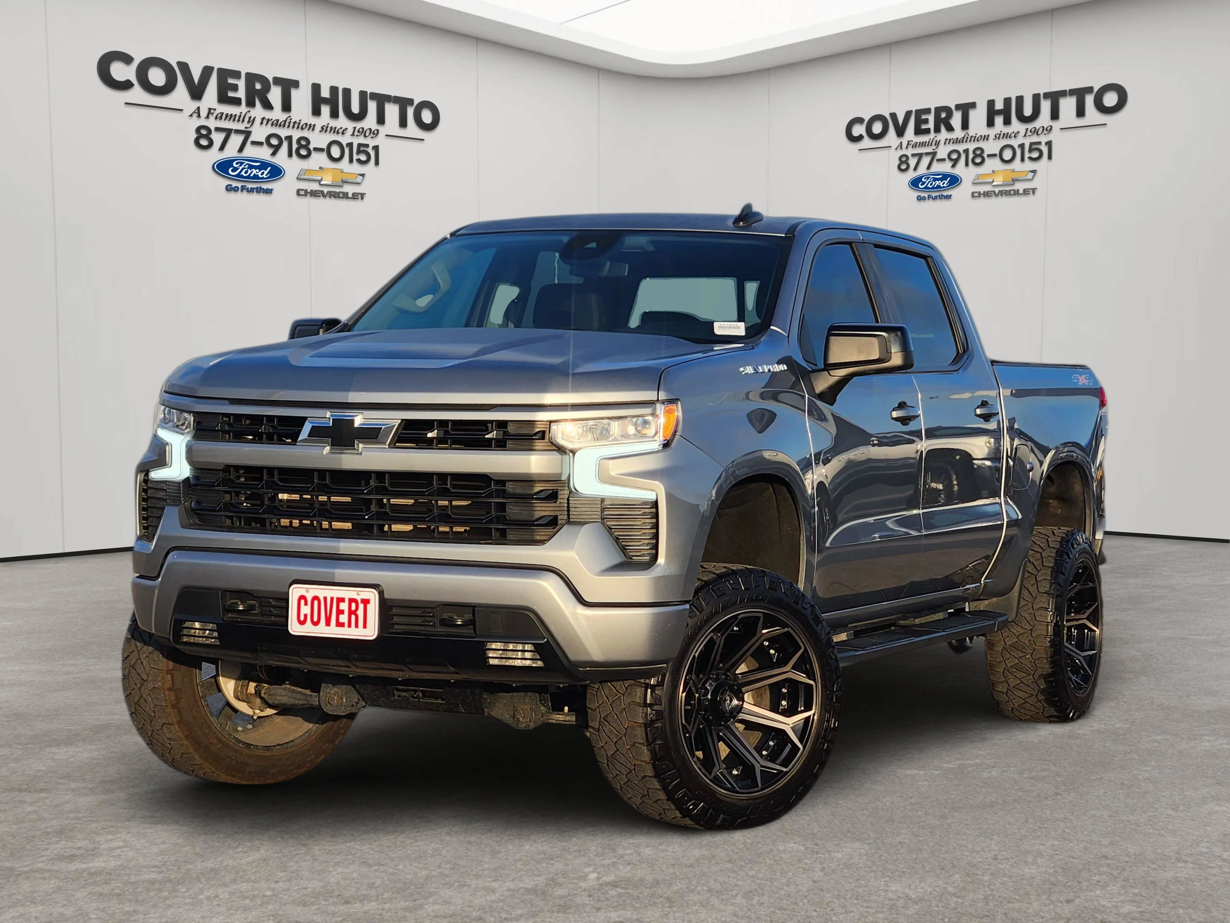 Used 2025 Sterling Gray Metallic Chevrolet RST image 1