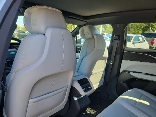 2024 Cadillac LYRIQ Luxury 1 - Photo 20