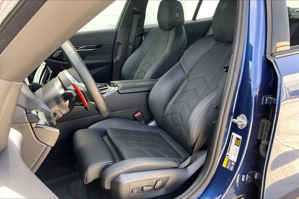 Used 2026 Blue BMW 550e xDrive image 22