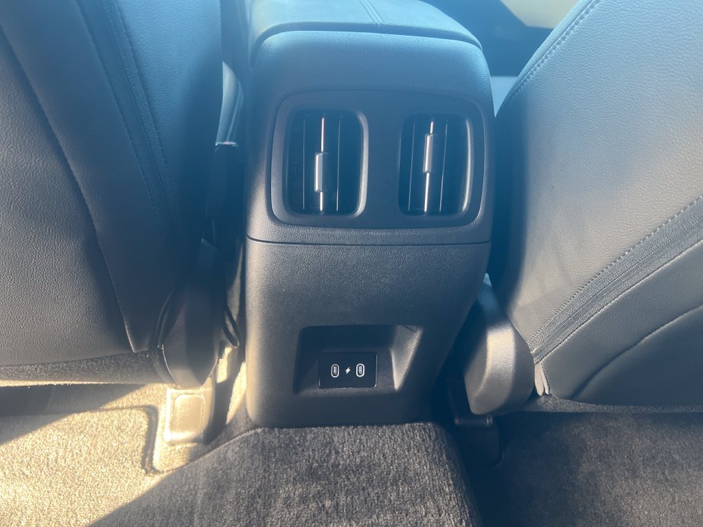 Used 2025 Black Hyundai SEL Convenience image 25