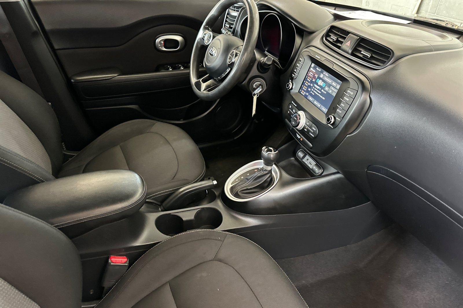 Used 2019 Gray Kia Plus image 17