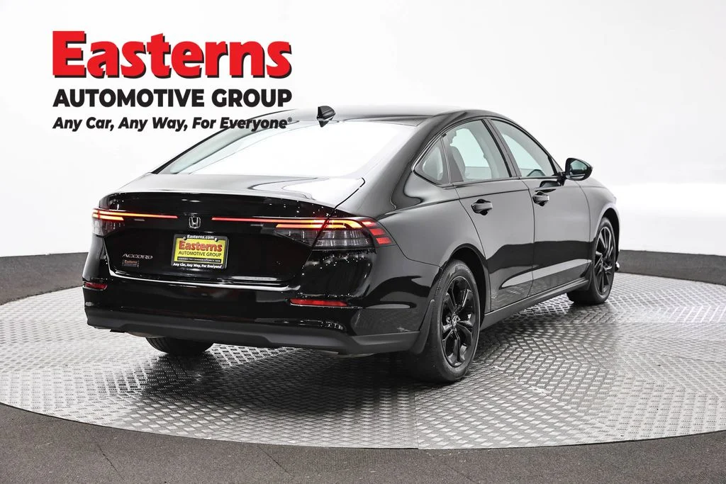 Used 2025 Black Honda SE image 5