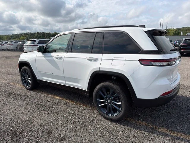 New 2026 White Jeep  image 5