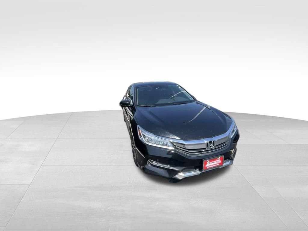 Used 2016 Black Honda Touring image 9
