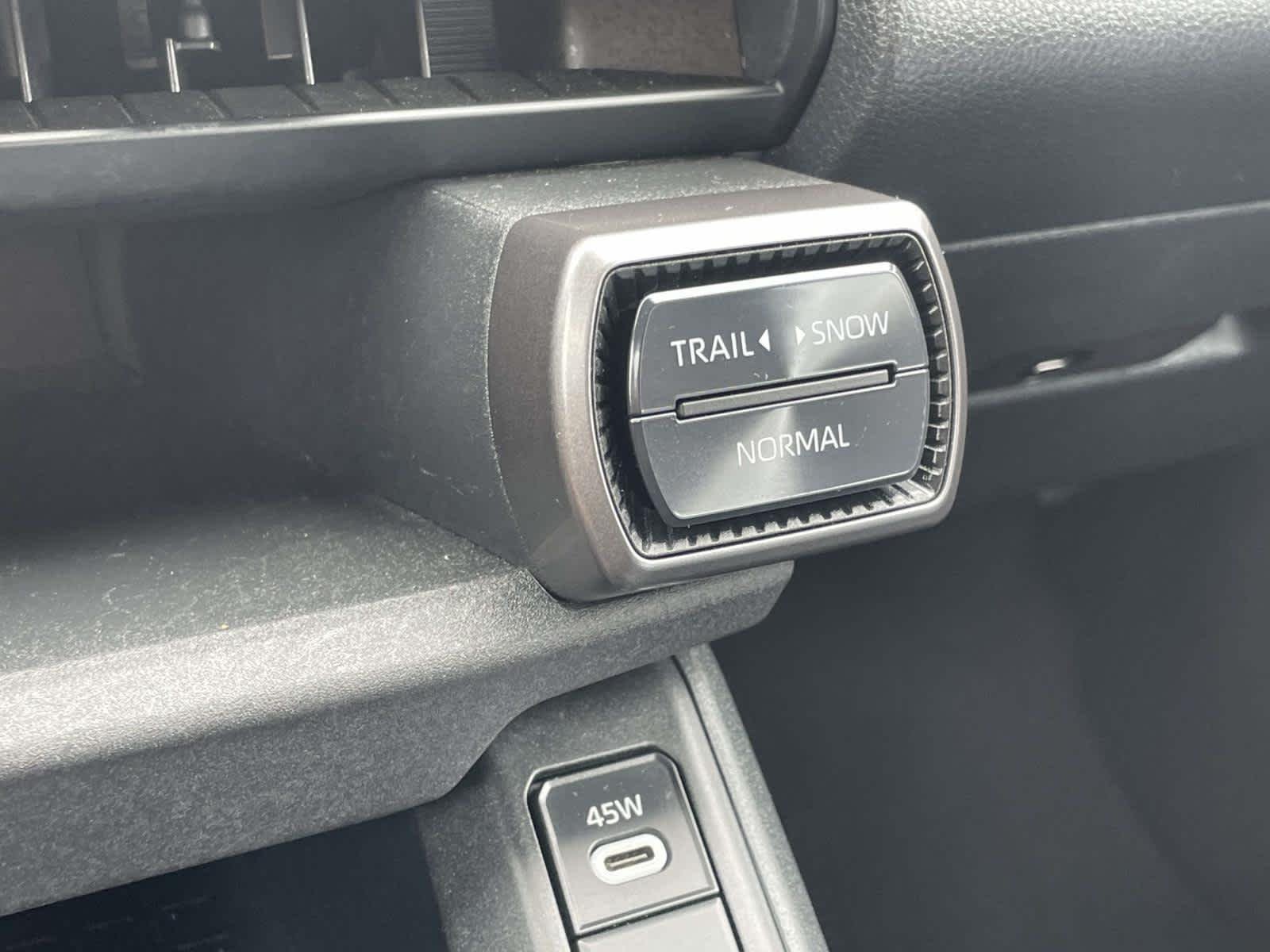 Used 2026 Wind Chill Pearl Toyota XLE Premium image 40