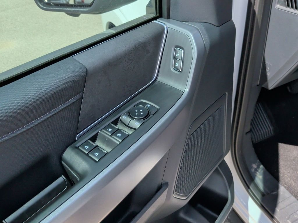 New 2026 Oxford White Ford XLT image 11