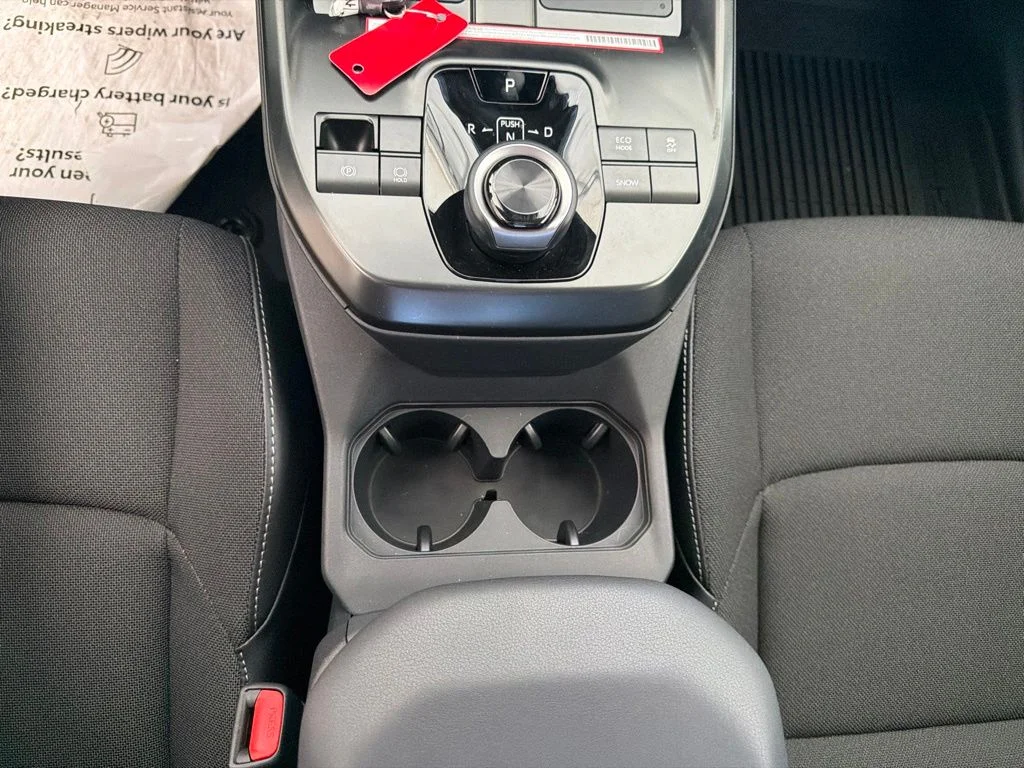 2026 Toyota C-HR SE - Photo 17
