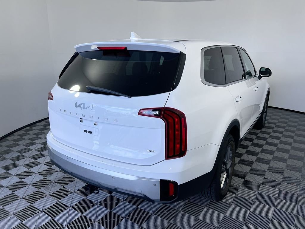 Used 2023 White Kia LX image 3