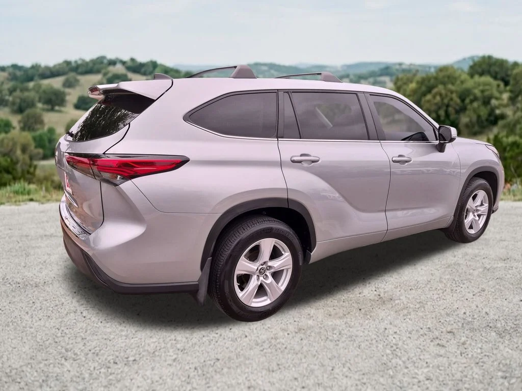 Used 2023 Silver Toyota L image 9