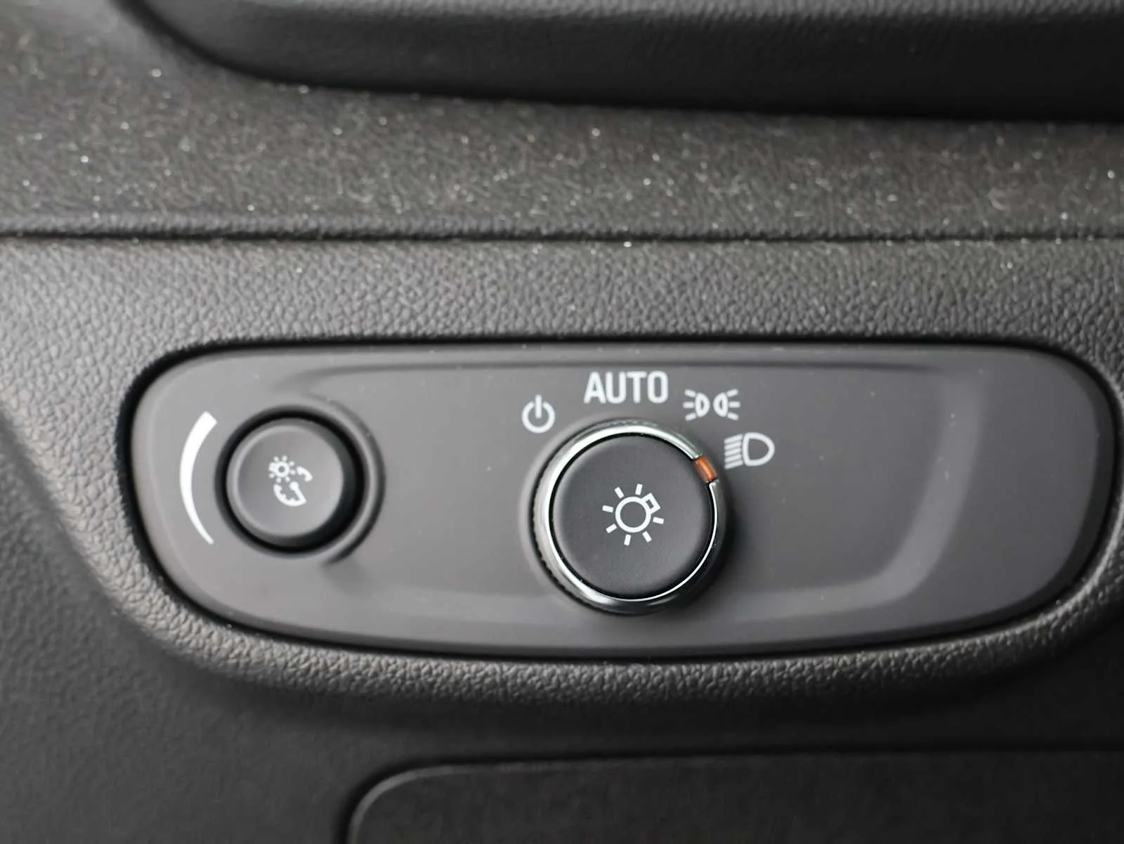 Used 2023 Summit White Chevrolet Premier image 20