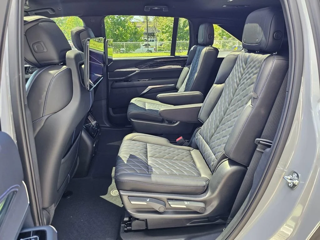 New 2026 Luna Metallic Cadillac Luxury image 17