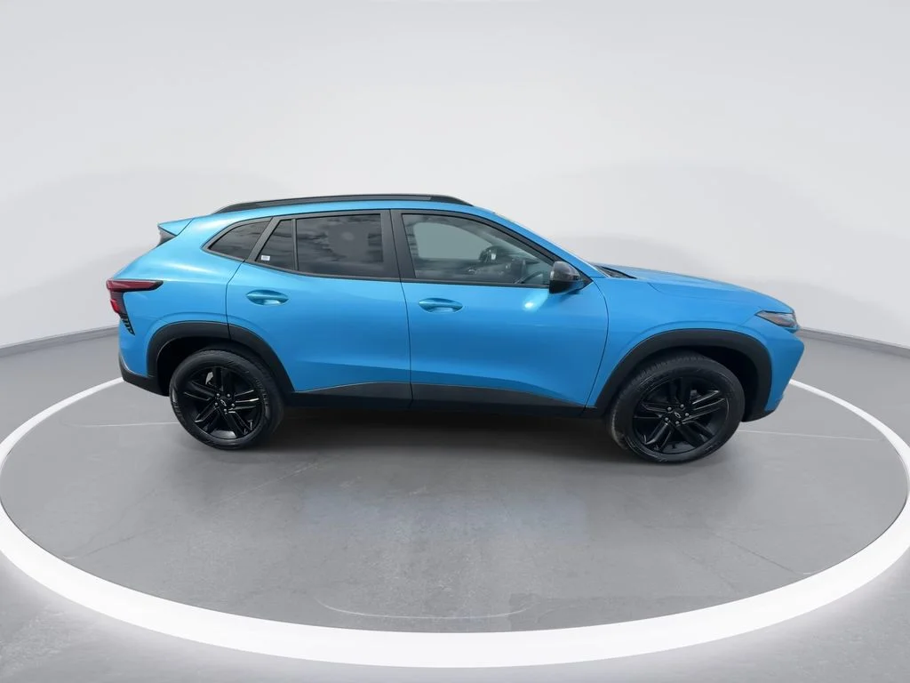 Used 2025 Blue Chevrolet ACTIV image 9
