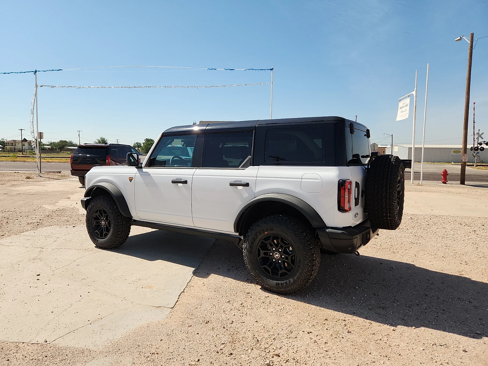 New 2026 Oxford White Ford Badlands image 4