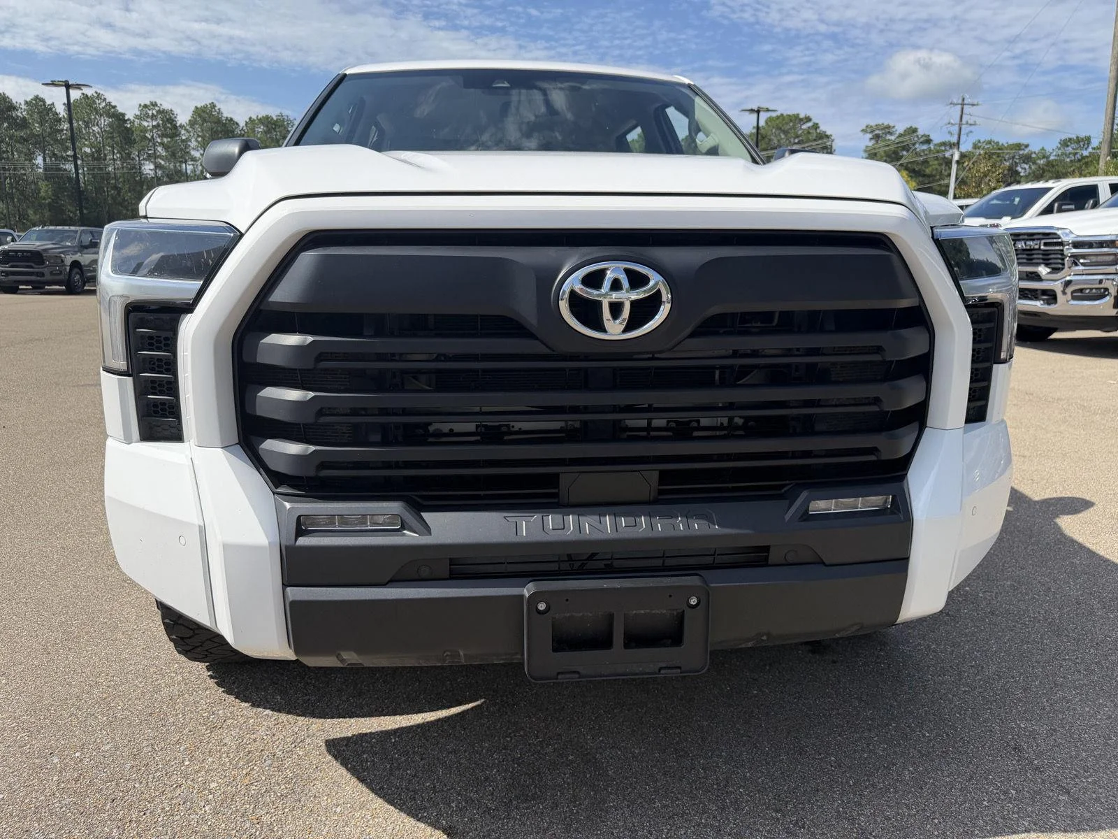 Used 2023 Ice Cap Toyota SR5 image 23