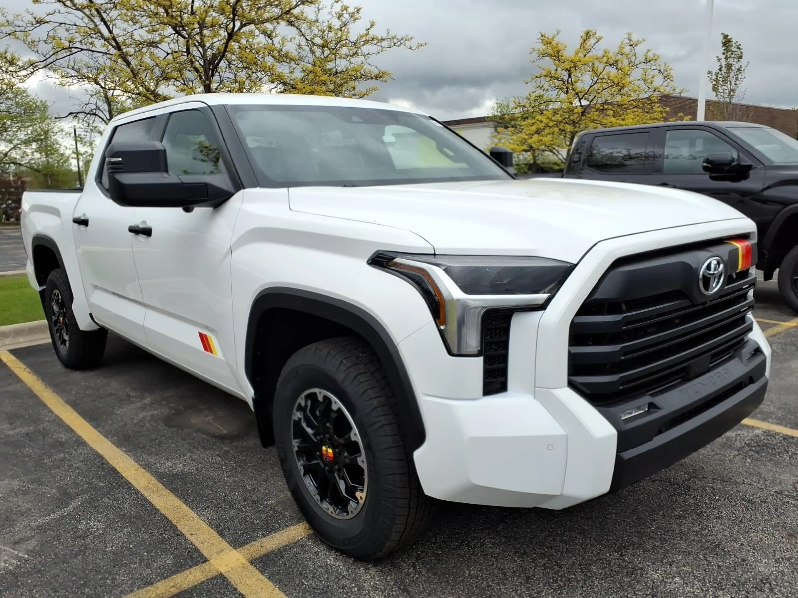 New 2026 Ice Cap (040) Toyota SR5 CREWMAX image 1