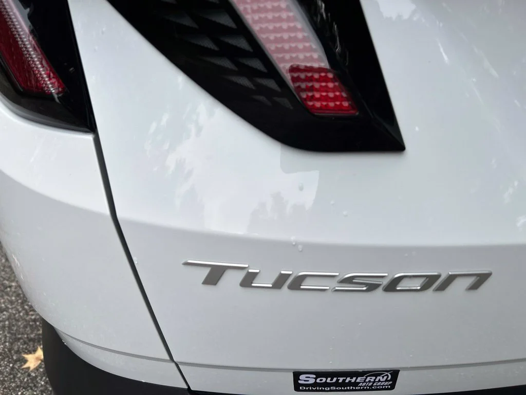 Used 2025 White Hyundai Limited image 10