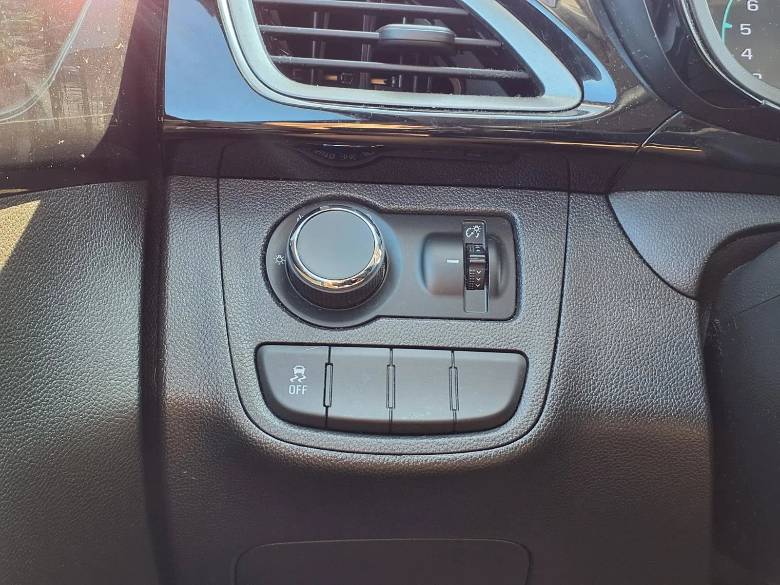 Used 2021 Silver Ice Chevrolet 1LT image 14