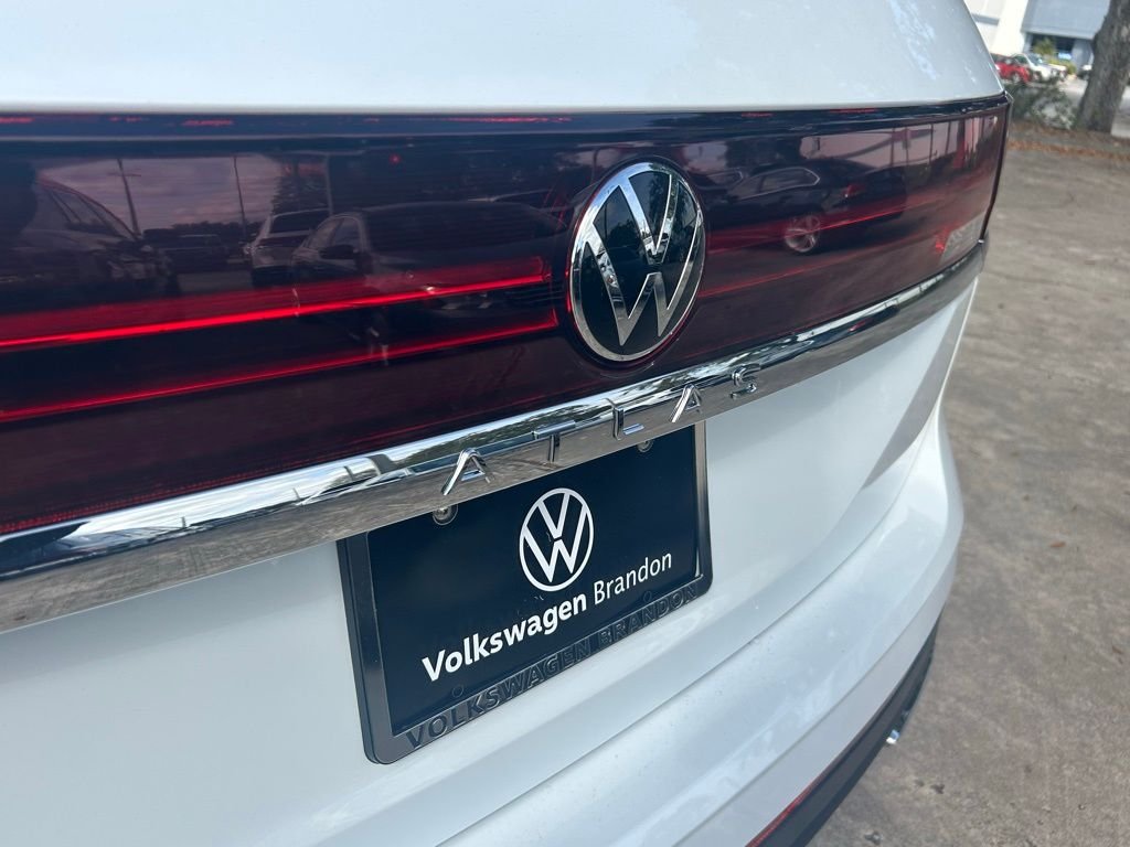 New 2026 Silver Volkswagen SE w/Technology image 29